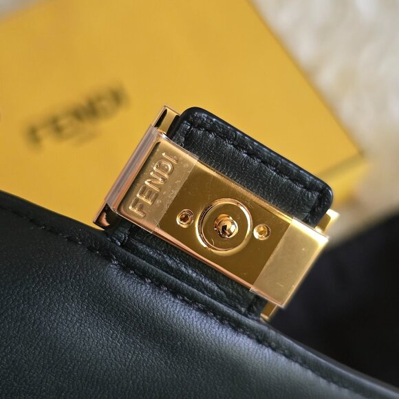 Fendi Chain wallet - Picture 5 of 10